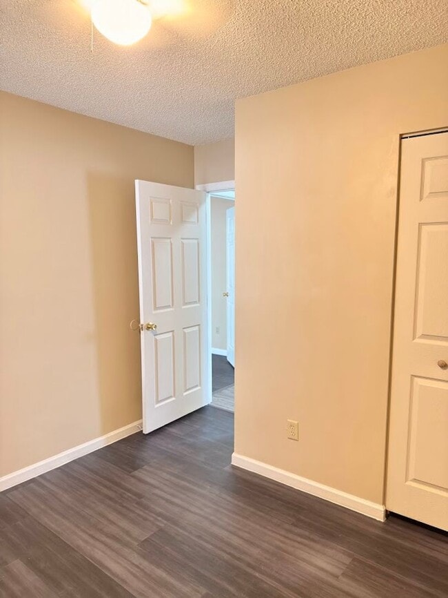 Building Photo - 114 Leeward Ct