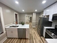 Building Photo - 946 Sigsbee St SE