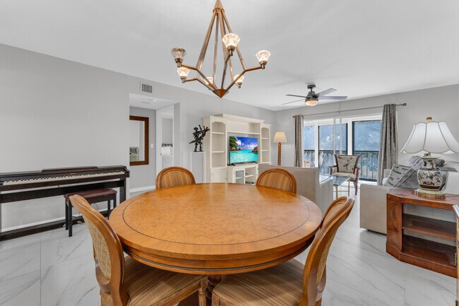 Building Photo - 7192 Huntington Ln