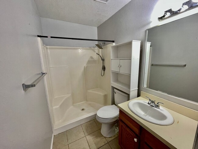 Building Photo - Conveniently Located Two-Bedroom Townhome