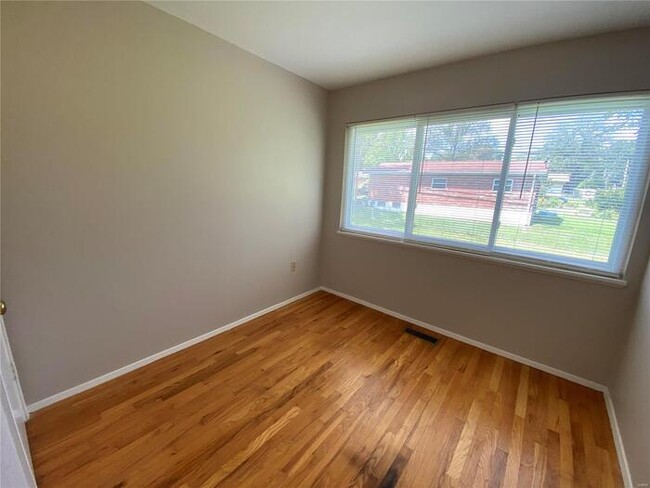 Building Photo - Fantastic 4bd/2ba home! Let yourself in!
