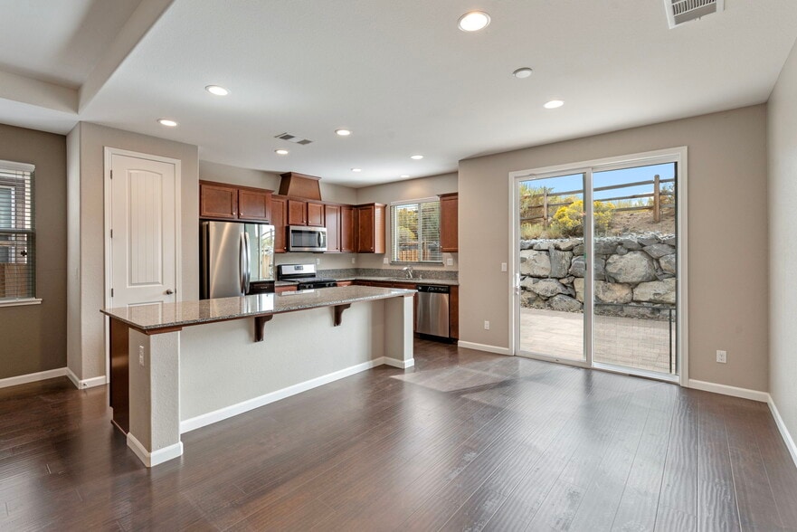 Kitchen/Breakfast Island - 6527 Angels Orchard Dr