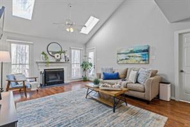 Building Photo - Chesterfield/Midlothian-Woodlake Subdivision- 1st Floor Bedroom