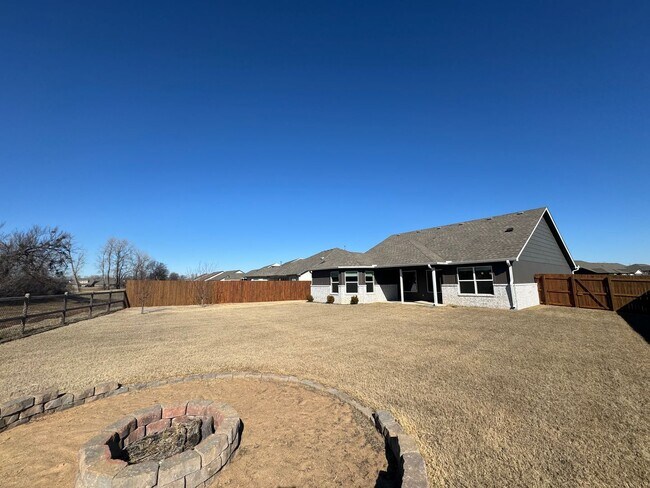 Building Photo - Stunning 3 bedroom, 2 bathroom home located in Bixby, Oklahoma!