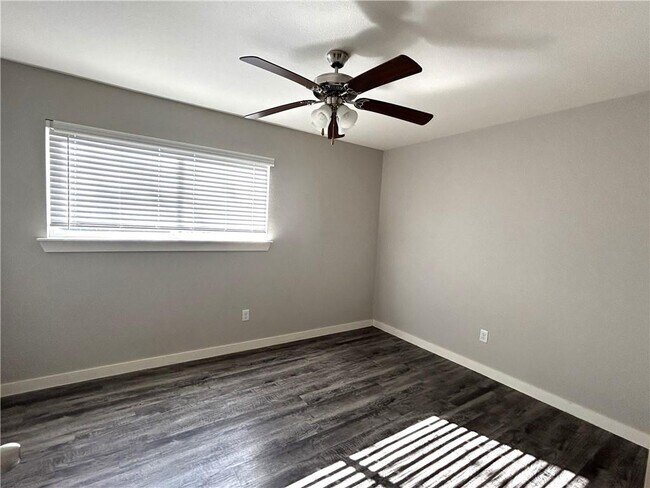 Building Photo - 1130 N Turner Ave