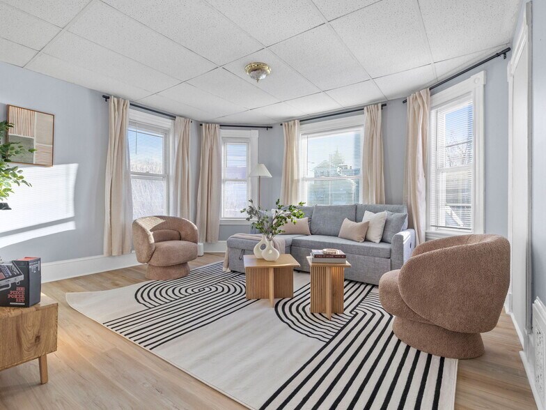 Building Photo - 168 School St