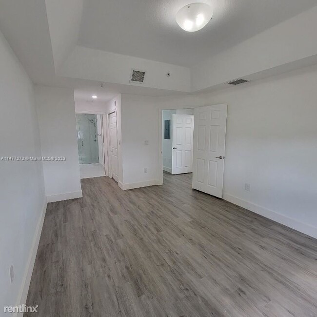 Building Photo - 3 br, 2 bath Condo - 11102 NW 83rd St Apt 110