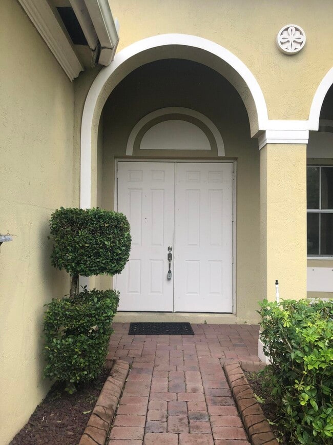 Building Photo - 6136 Santa Margarito Dr