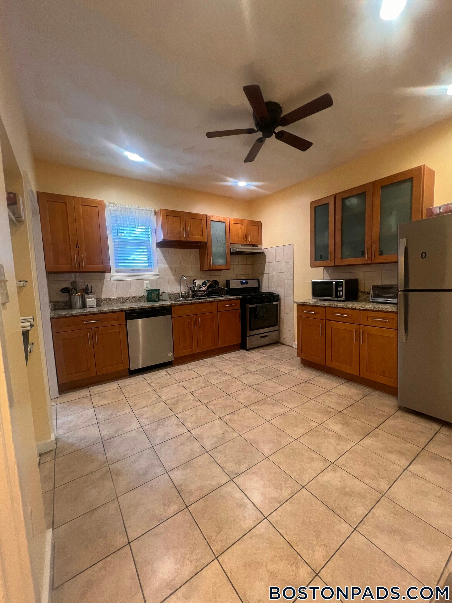 Building Photo - 816 River St