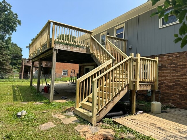 Building Photo - 4408 Leota Dr