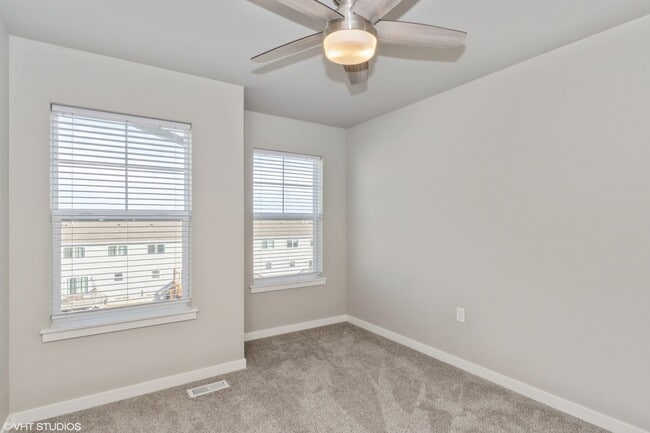 Building Photo - Big Ben Townhomes - 3 Bedroom/2.5 Bathroom