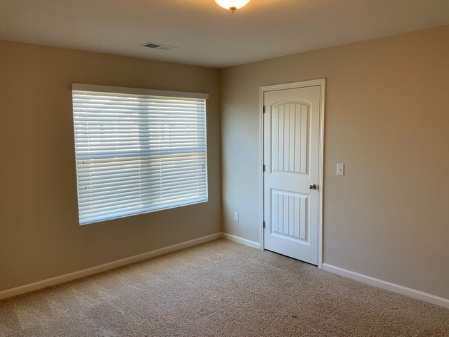 Building Photo - Chelsea Reserve  4 BR / 2.5 Ba / 2 family Room / 2 stories