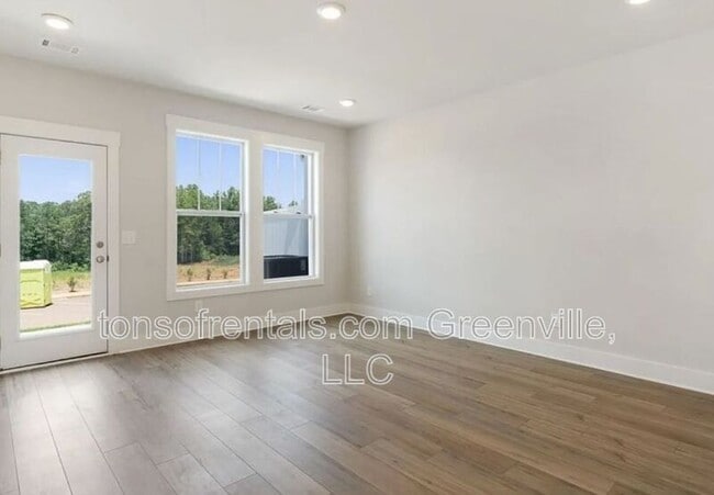 Building Photo - 203 Dalmatian Dr