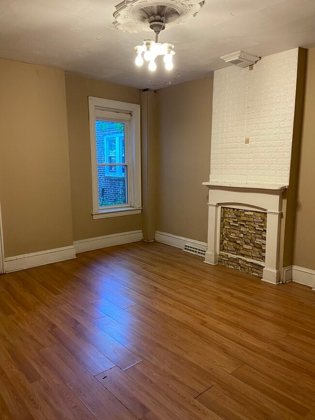 Building Photo - 412 Lamberton St