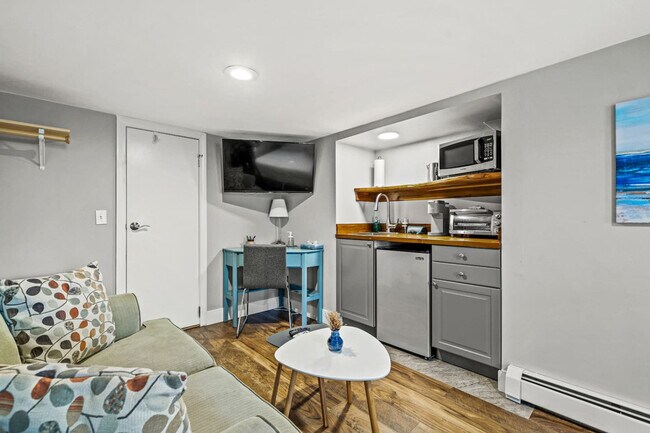 Building Photo - 170 Vassall St