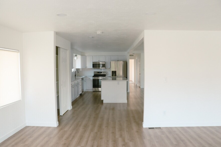 Building Photo - 1108 E 500 N