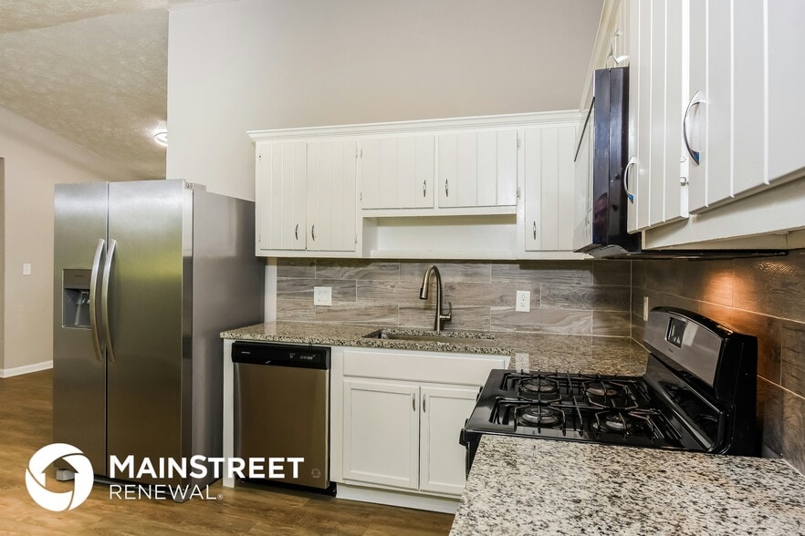 Building Photo - 550 Pineland Cir