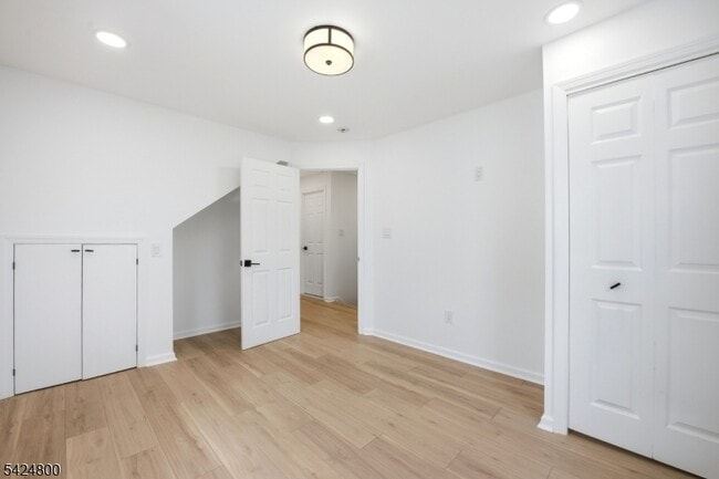 Building Photo - 40 Edgewood Rd