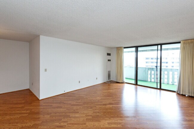 Building Photo - Amazing Opportunity to Rent this well Main...