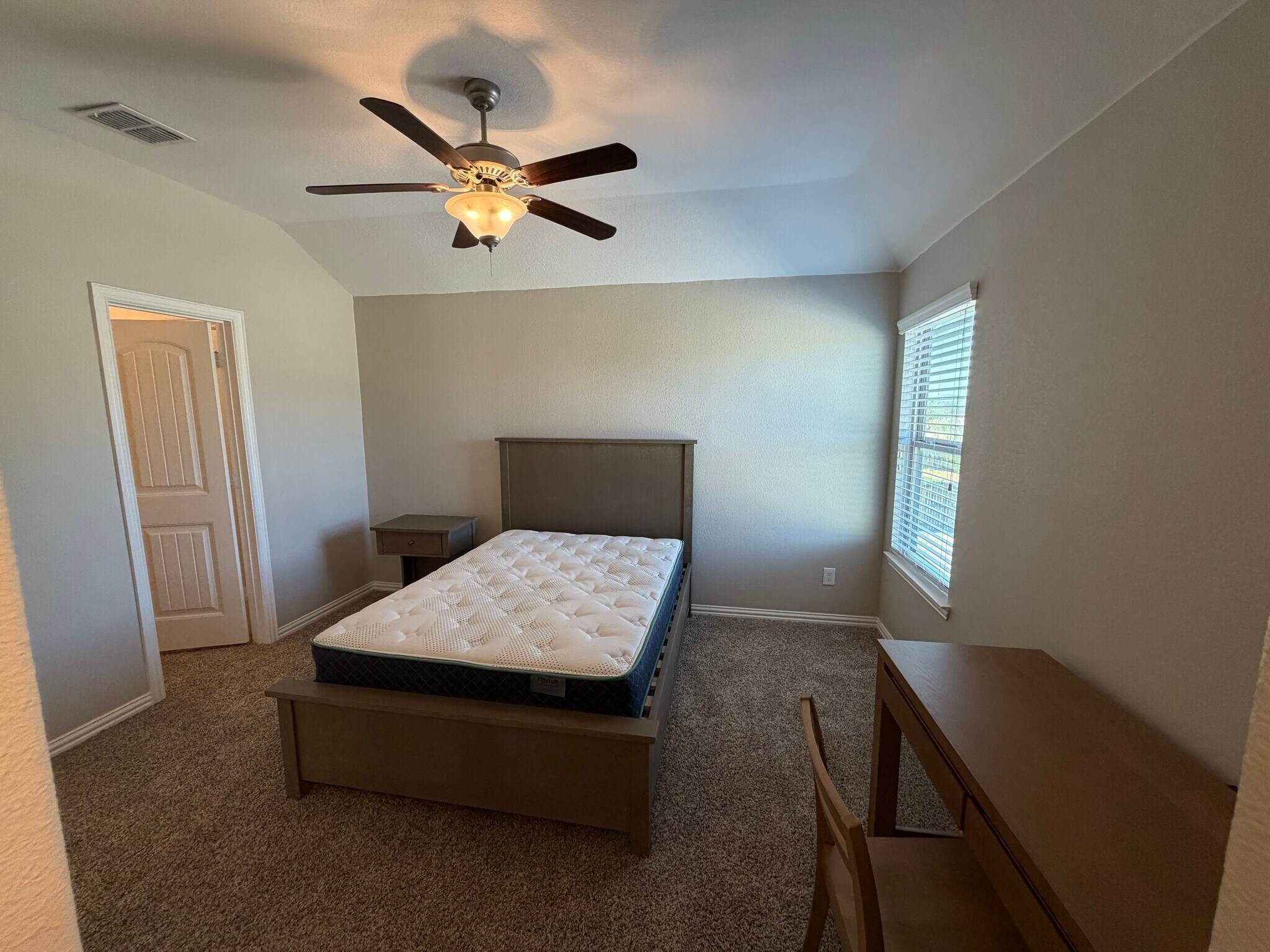 Building Photo - Room in House on Zanna Grace Way