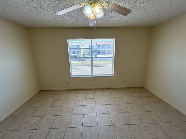 Building Photo - 1003 Eastside Dr