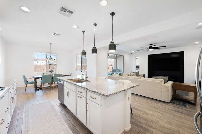 Building Photo - 9735 E Carr Peak Trl