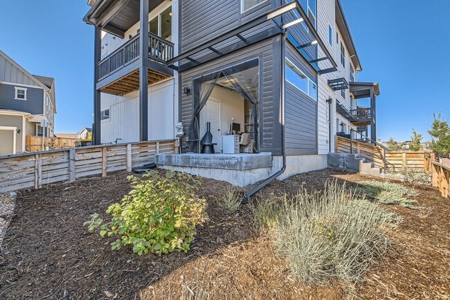 Building Photo - 3 Bedroom, 4 Bath Townhome in Broomfield