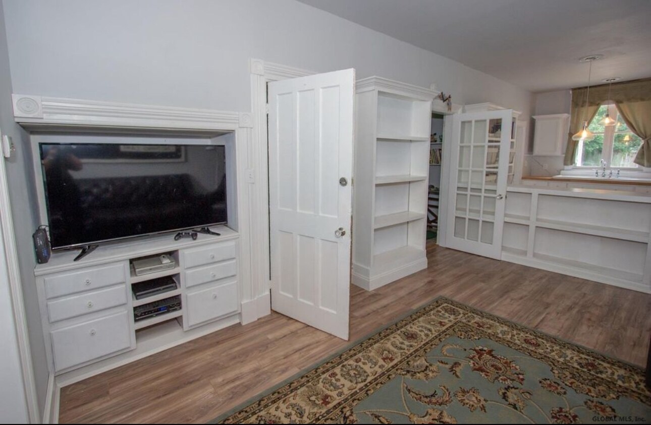 Building Photo - 116 9th St