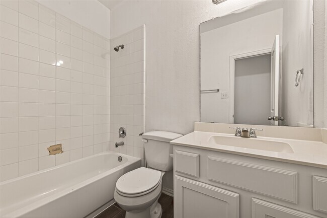 Building Photo - 16039 Cypress Farms Dr