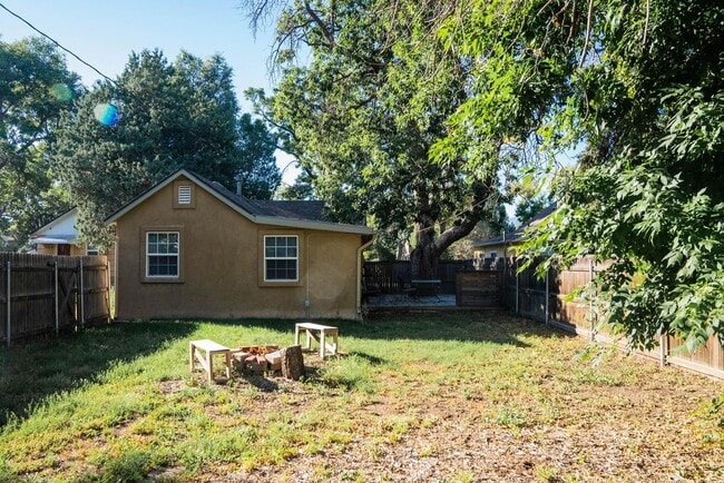 Building Photo - 620 W Willamette Ave