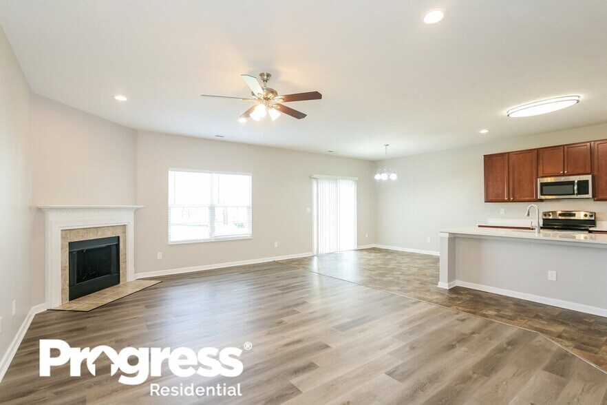 Building Photo - 8267 Templederry Dr