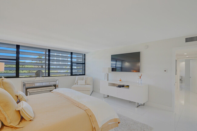 Building Photo - 400 N Flagler Dr