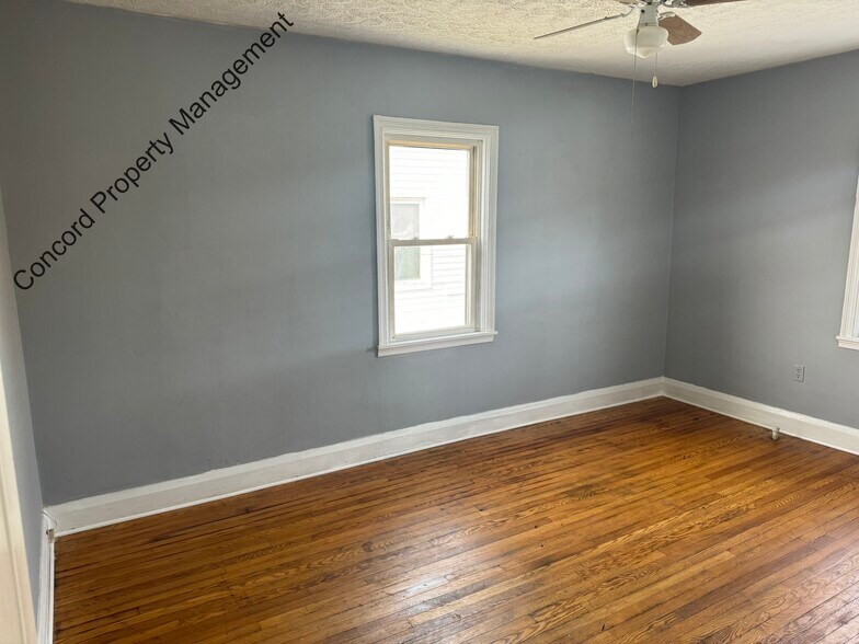 Building Photo - 3033 Hamilton Ave