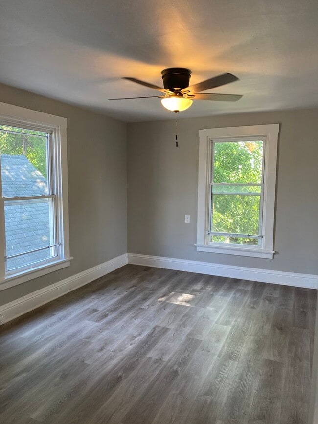 Building Photo - Newly renovated home immediately available