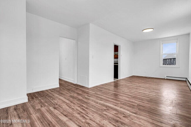 Building Photo - 3022 S Wood Ave