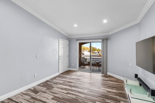 Building Photo - "Chic 3-Bed Townhouse with Granite Countertops on West Flamingo Road, Las Vegas!"