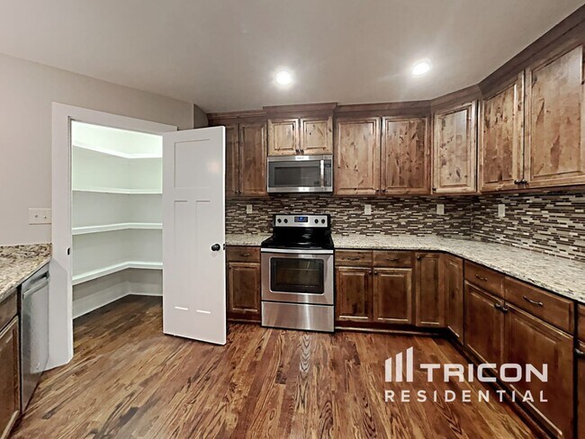 Building Photo - 702 Barkley Ave