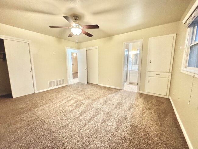 Building Photo - 3008 57th St