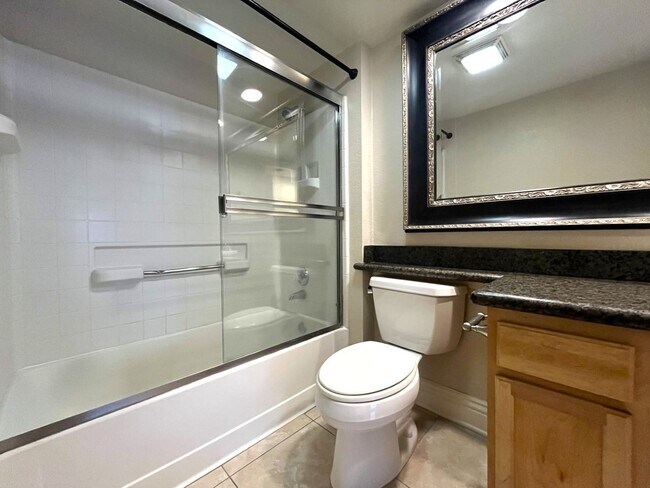 Building Photo - 2 bed, 2 bath located in Corona, CA!