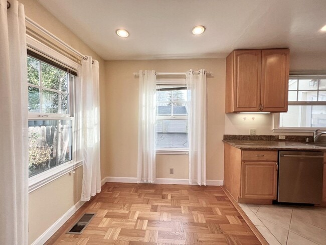 Building Photo - 127 22nd Ave