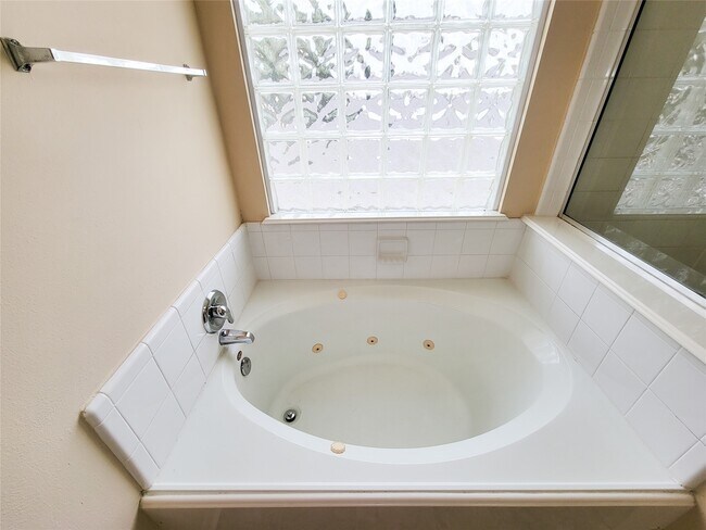 Building Photo - 19718 Byron Meadows Dr