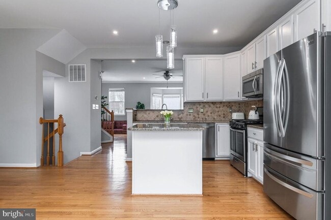 Building Photo - 2558 Banshire Dr