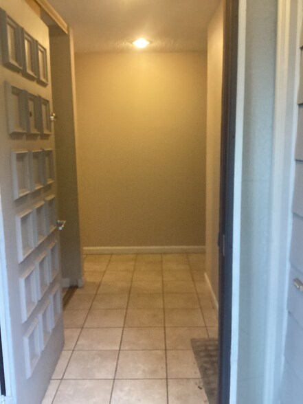 Building Photo - 3515 NE View Ave