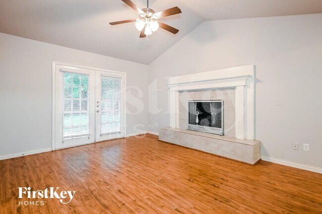 Building Photo - 302 Shorewood Dr
