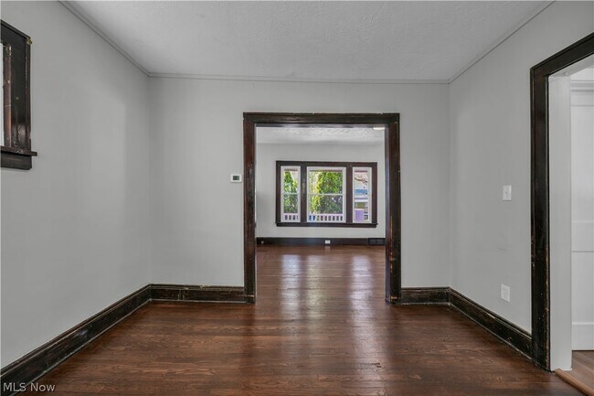 Building Photo - 8505 Bancroft Ave