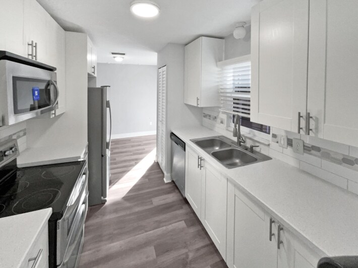 Building Photo - 409 Coconut Ave E