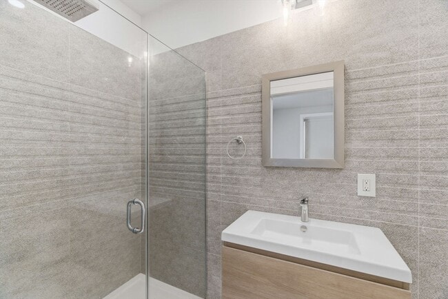 Building Photo - 34 Dix St