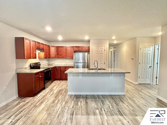 Building Photo - 10 Ryall Ln