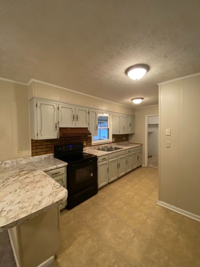 Building Photo - 1329 Montevallo Rd