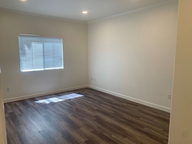 Building Photo - GATED, PRIVATE SUMMERLIN RETREAT!!